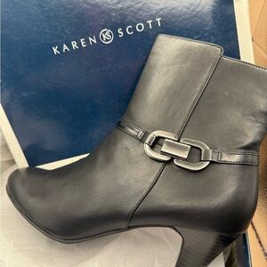 Women’s Elegant Black Ankle Boots size 9M